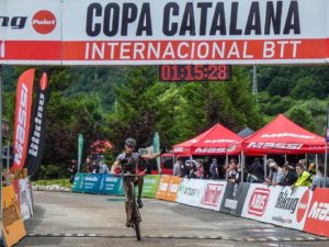 LEO LUSTENBERGER SUR LE PODIUM  DE LA COPA CATALANA INTERNACIONAL VTT  A VALL DE BOI EN ESPAGNE